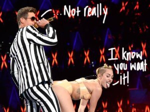 miley-cyrus-robin-thicke-reaction-performance__oPt