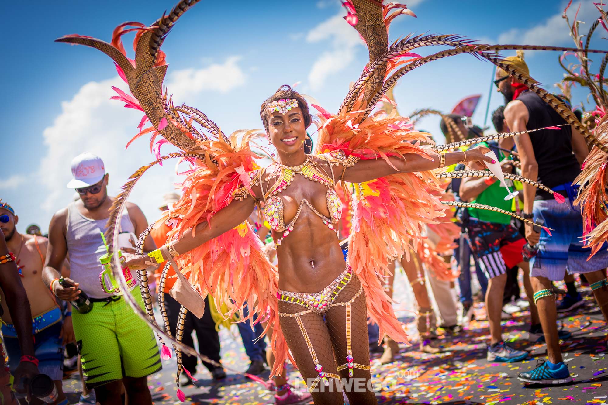 Наташа королева шоу конфетка. Греческий карнавал. Ибица фестиваль. Ямайка карнавал 2020. Ибица национальный костюм.
